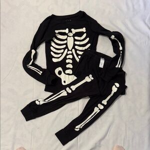 The Children's Place Black Glow in the Dark Skeleton Pajama Set